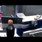 Автоматична машина за етикетиране на бутилки Cola
