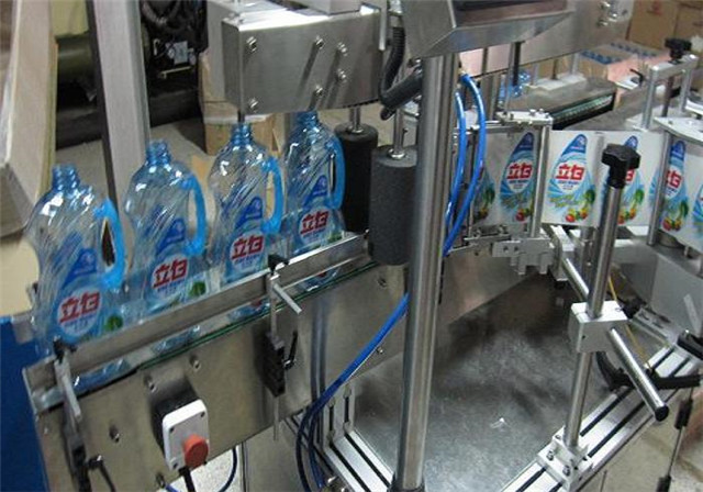 Автоматична двустранна етикетираща машина за бутилки с лосион за шампоан Подробности